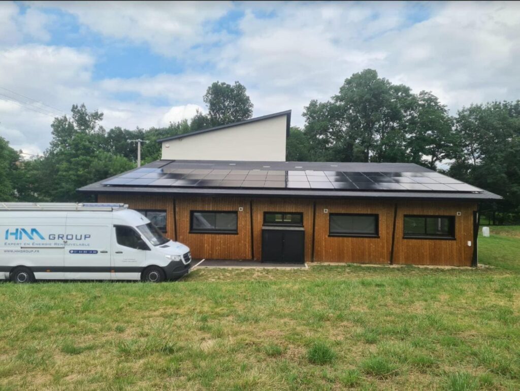 Photo d'une installation de panneau solaire photovoltaïque de 9 kWc