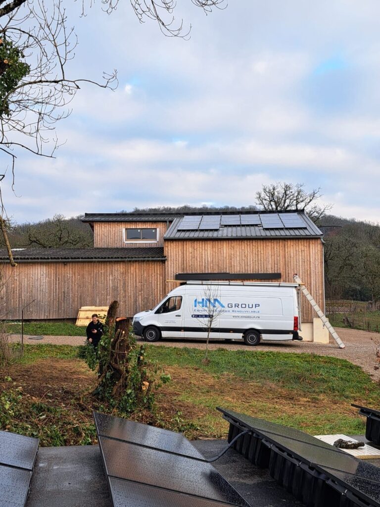 Photo d'une installation de panneau solaire photovoltaïque de 3 kWc